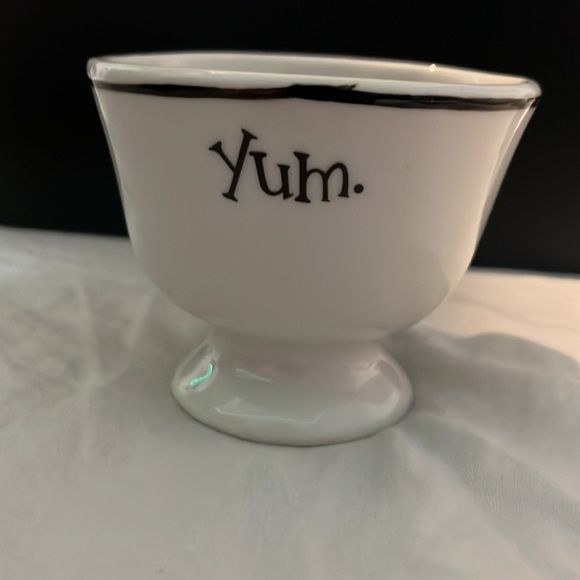 Vintage 1996 Limited Edition Baileys YUM WINKING FACE Cup Mug 6 oz Euc Blue eye - Picture 2 of 4